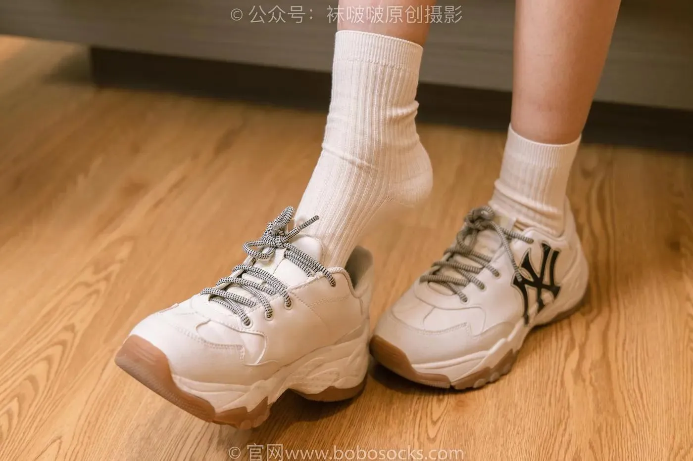 [BoBoSocks袜啵啵]NO.176 小安-运动鞋、白棉袜、裸足 [138P]插图7